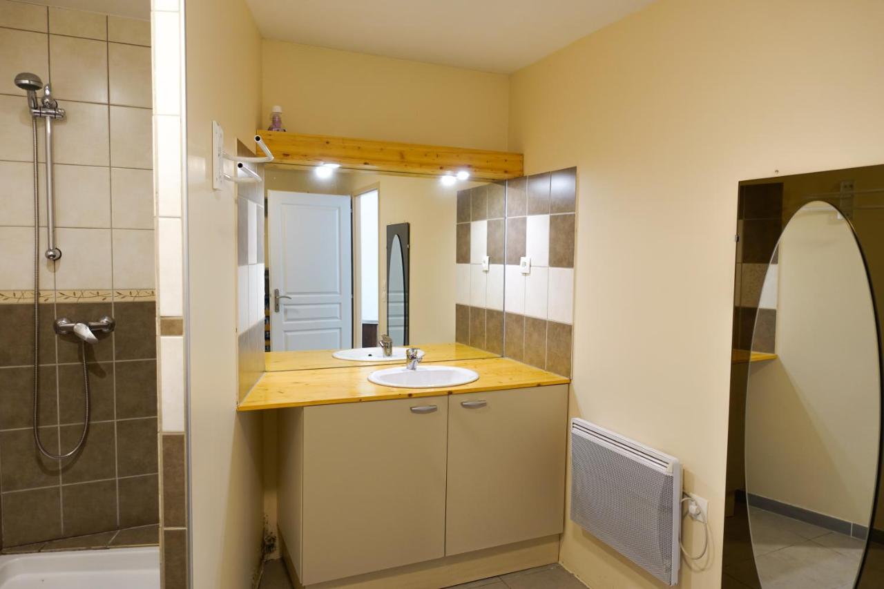 Appartement Spacieux Avec Terrasse Saint-André-dʼEmbrun Dış mekan fotoğraf